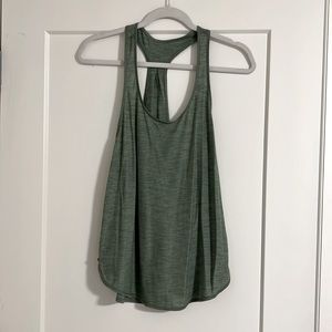 Lululemon Tank. Bought years ago and just never really wore it.
